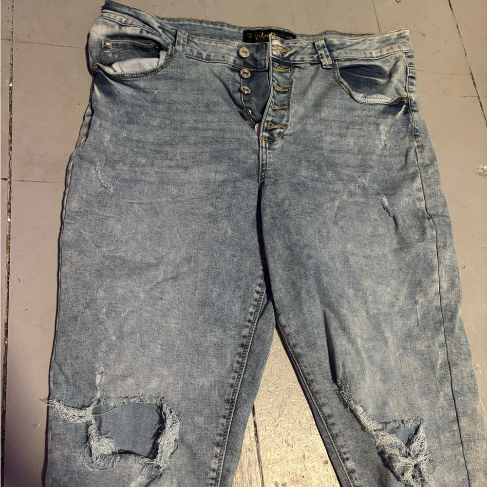 Women’s blue washed jeans size 17